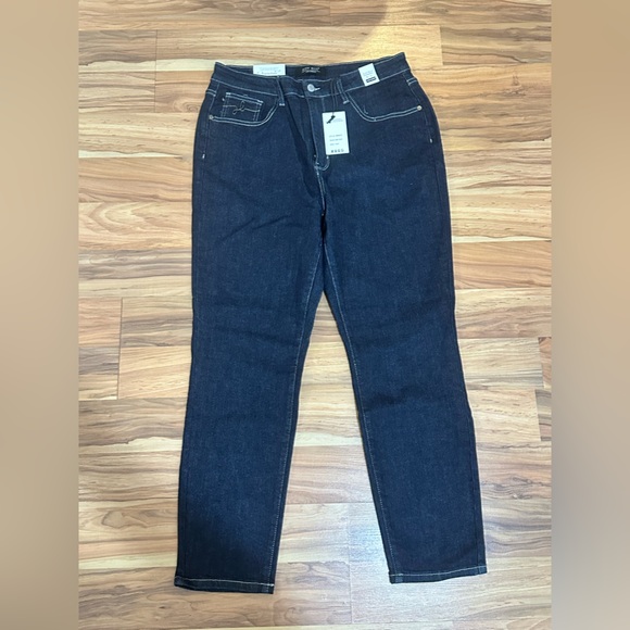 Judy Blue Woman’s High Waist Mom Jeans 13/31 - Picture 2 of 8